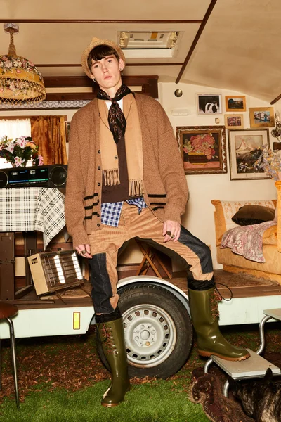 Look 10